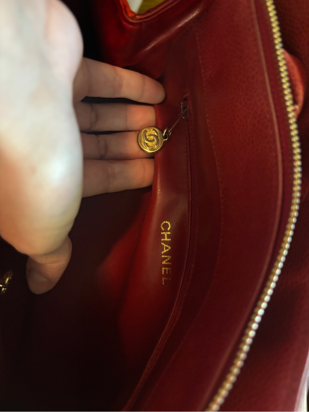 CHANEL Red Caviar Leather Shoulder Bag with Gold CC Charm Vintage COCO - Picture 14 of 16